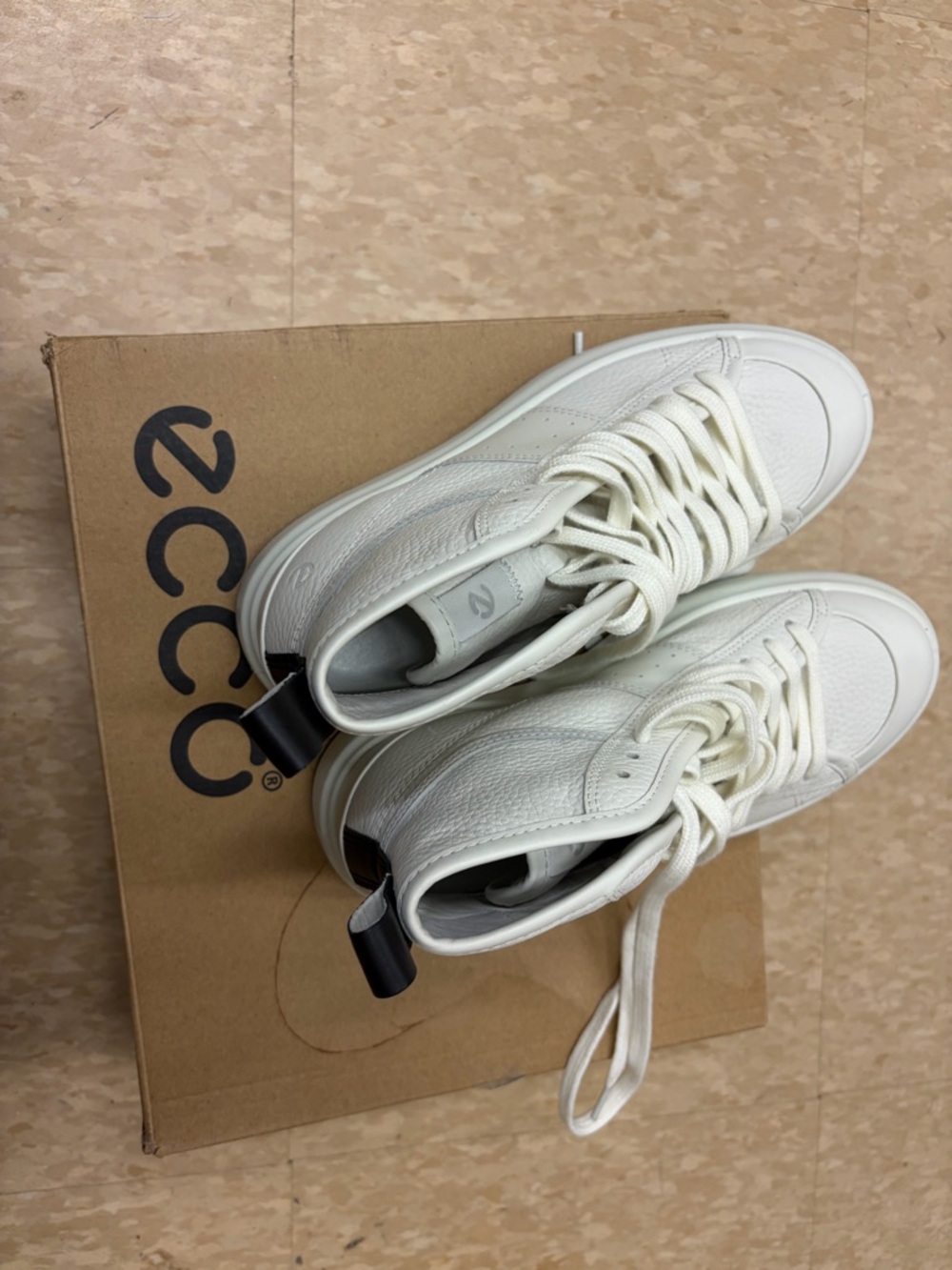 Ecco Off-White Leather Low-Top Sneakers with Black Heel Tab
